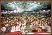 Devotees during the 7-day discourses (parayan) 
