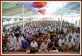 Devotees during the 7-day discourses (parayan) 