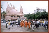 Swamishri walks from the mandir towards the assembly hall