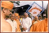 Shri Narottambhai inaugurates 'Pramukh Swami Chowk'