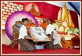 Swamishri performed pujan of model of Gurukul and bestowed blessings for the project