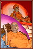 Swamishri extols the glory of Shastriji Maharaj in his blessings