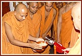 Swamishri personally serves dudhpak to sadhus on the occasion of Shastriji Maharaj's shraddh