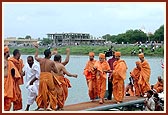 Swamishri blesses the sadhus dancing and rejoicing during the festival