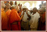Shri Raghu Bharwad rejoices before Swamishri 