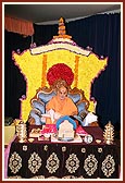 Swamishri performs his morning puja on New Year's Day