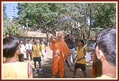 Swamishri participates with the students while they play