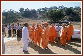 Swamishri visits the land owned by BAPS
