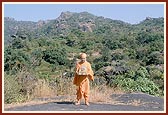 Swamishri with Shri Harikrishna Maharaj standing amidst the mountain range of Arbudachal
