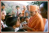 Swamishri with students of BAPS Chhatralay