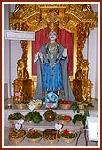 On Dev Uthi Ekadashi (Kartak sud 11) an annakut of fresh vegetables (Shakotsav) is arranged before Thakorji