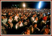  Swamishri addresses a public assembly in Pindvada