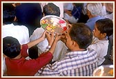 Children participate in the pratishtha arti ritual with their father