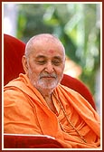 Swamishri in an illustrious mood 