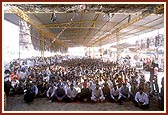  Swamishri blesses an assembly of craftsmen