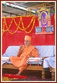  Swamishri blesses an assembly of craftsmen