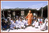 Swamishri at the workshop in Jhadoli village