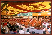 Swamishri blesses a satsang assembly