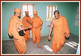 Swamishri arrives in Dausa and sanctifies the BAPS mandir site
