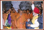Swamishri blesses the Sikh devotees