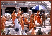 Swamishri on a mandir site observation tour