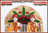 Shri Akshar Purushottam Maharaj on assembly stage