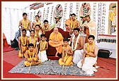 Swamishri ritually performs the janoi ceremony and pleases them with a group photo