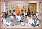 Swamishri with devotees of Jaipur Satsang mandal