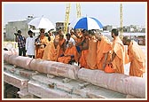 Swamishri on a mandir site observation tour