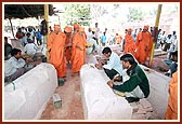 Swamishri showers his blessings and observes the work done by craftsmen at the BAPS workshop in Manpur