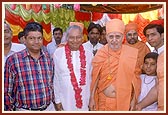 Swamishri with the leading local devotees