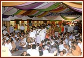 Shri Harikrishna Maharaj is honored in a decorative palanquin on the concluding day of the 7-day Kathopanishad discourse