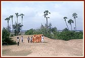 Swamishri on his way to Mahabalipuram Mandir 