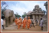 Swamishri at the famous Mahabalipuram Mandir &nbsp;