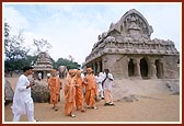 Swamishri at the famous Mahabalipuram Mandir &nbsp;