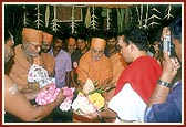 Swamishri is traditionally welcomed with an auspicious purna-kumbh