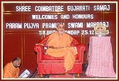 Swamishri blesses the assembly arranged by Shri Coimbatore Gujarati Samaj