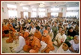 The murti-pratishtha assembly in the mandir