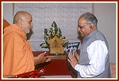 H.E. T. N. Chaturvedi, Governor of Karnataka, greets Swamishri