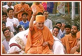 Swamishri rejoices during the rituals