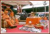 Swamishri performs the foundation-stone laying ceremony for the mandir complex project