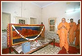 Swamishri engaged in darshan and pradakshina in Brahmaswarup Shastriji Maharaj's room on Vasant Panchami day (The birthday of Shastriji Maharaj) 