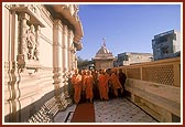 Swamishri performing the mandir pradakshina 