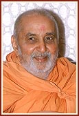 Swamishri in Vidyanagar