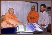 Swamishri writes blessings for kids web site, kids.swaminarayan.org