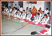 Members of BAPS Children's Forum, Amdavad, perform a kirtan-bhakti program in Swamishri's morning puja 