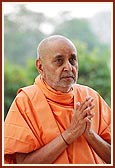 Swamishri engaged in darshan
