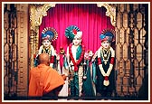 Performs arti