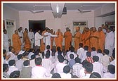 Swamishri blesses 40 children who had observed a nirjala (waterless) fast on the day of his arrival
