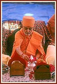 Pujan of nidhi-kumbh to be placed in the foundation pit